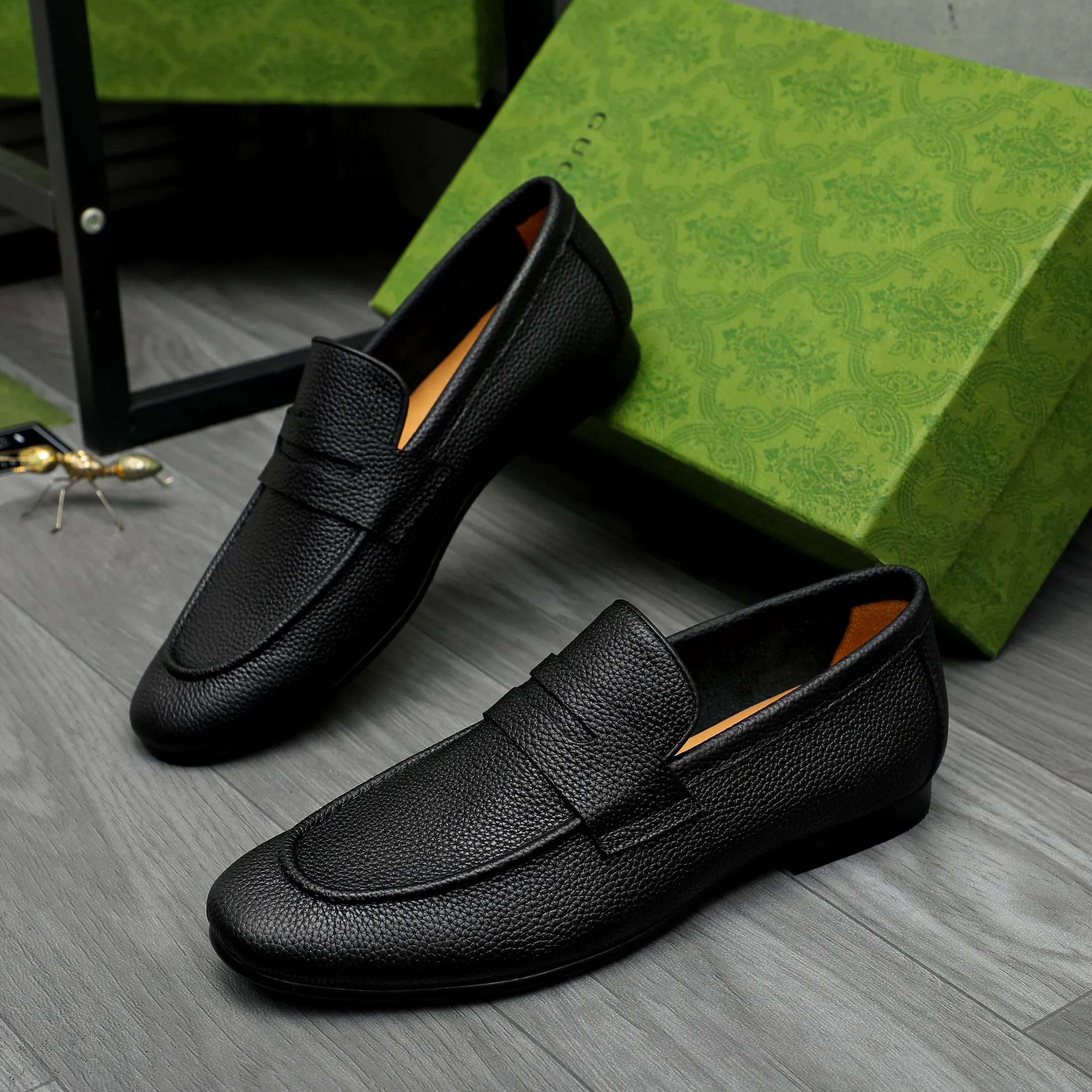Men's shoes 💰500 product trademark: GUCCI "Gucci" business slip-on leather shoes. Regular size: 38-44 (37.45.46 custom-made, non-returnable) Product materials: Selected pebbled cowhide upper, cowhide insole, original outsole